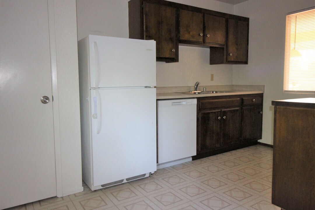 949 Camino Coronado in Rohnert Park, CA - Building Photo