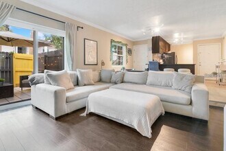 1000 S Semoran Blvd in Winter Park, FL - Foto de edificio - Building Photo