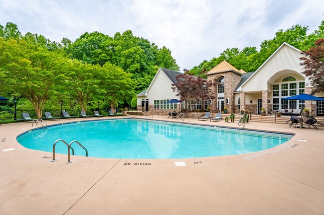 Waterford Place in Greensboro, NC - Foto de edificio - Building Photo