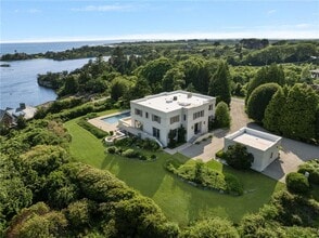 283 Ocean Ave in Newport, RI - Building Photo - Building Photo