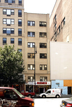 52 W 14th St in New York, NY - Building Photo - Building Photo