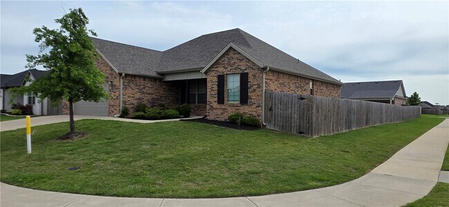 1050 Jameson St in Springdale, AR - Building Photo - Building Photo
