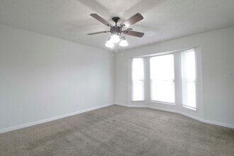 606 Artic Ave in Oak Grove, KY - Building Photo - Building Photo