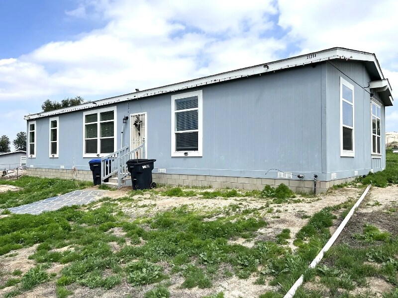 21358 Old Elsinore Rd in Perris, CA - Building Photo