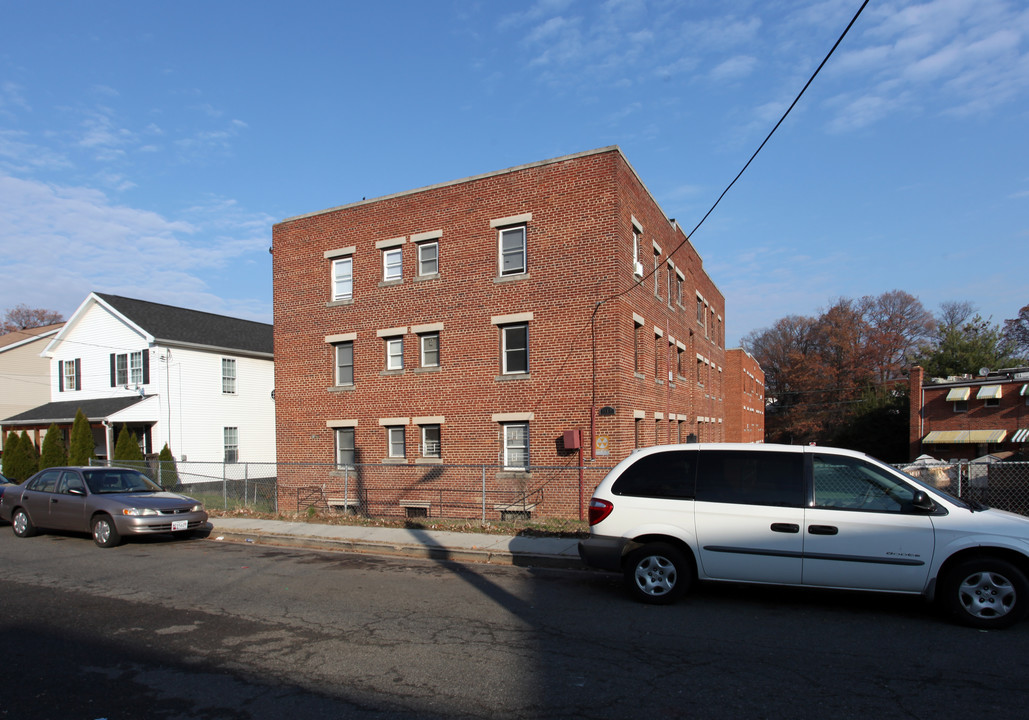 5110 A St SE in Washington, DC - Foto de edificio