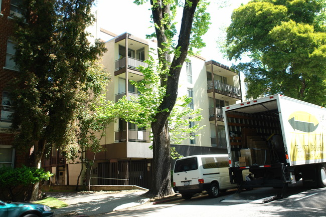 2715 Dwight Way in Berkeley, CA - Foto de edificio - Building Photo