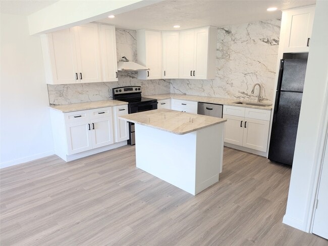 2911 Huckleberry Ln in Pasadena, TX - Building Photo - Building Photo