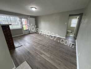 439 W Funderburg Rd in Fairborn, OH - Building Photo - Building Photo