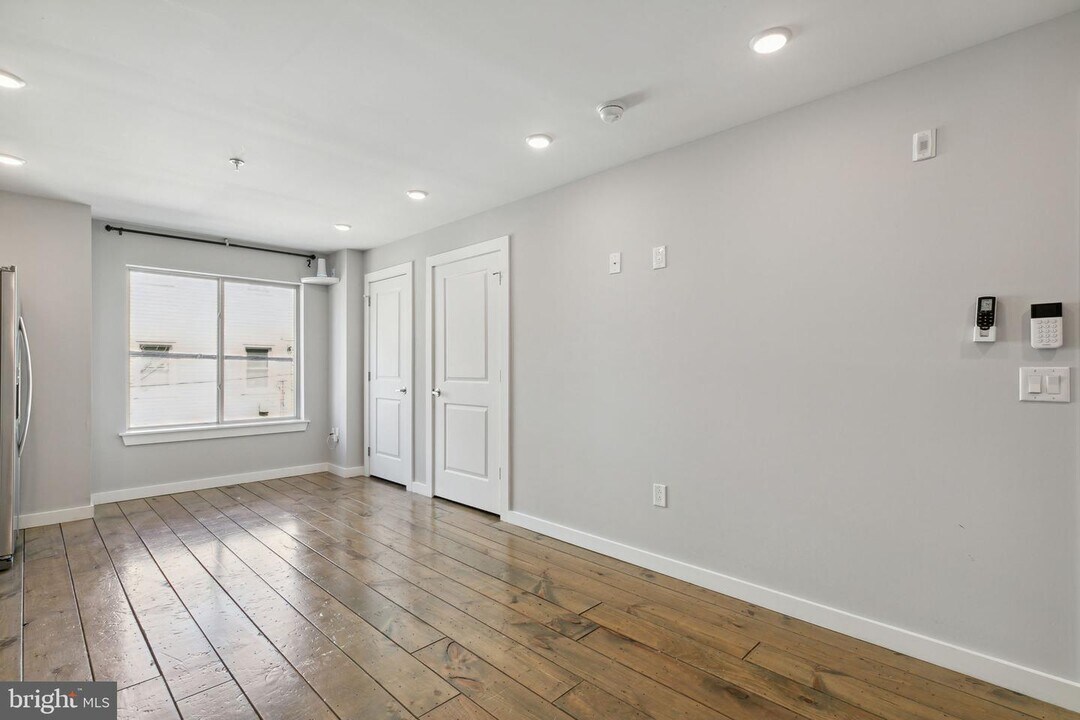 1534 W Stiles St-Unit -B in Philadelphia, PA - Building Photo