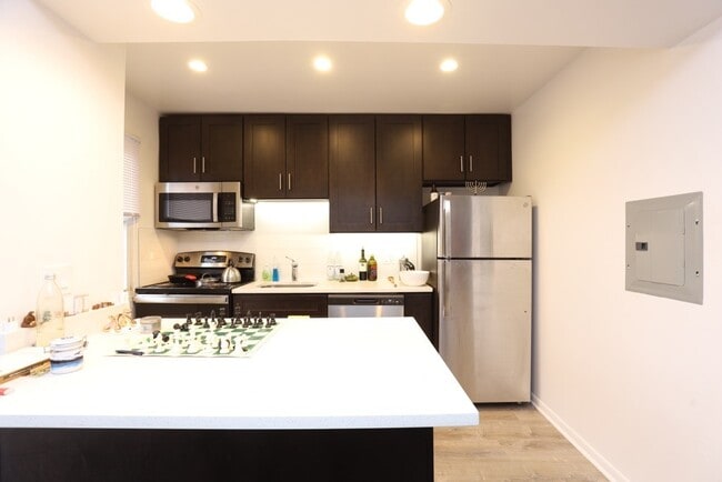 520 Aldine, Unit 305 in Chicago, IL - Foto de edificio - Building Photo