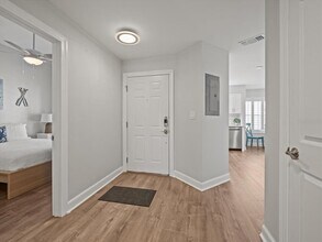 5900 Bahia Del Mar Cir N in St. Petersburg, FL - Building Photo - Building Photo