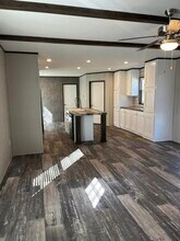 107 Toledo St in Conroe, TX - Foto de edificio - Building Photo