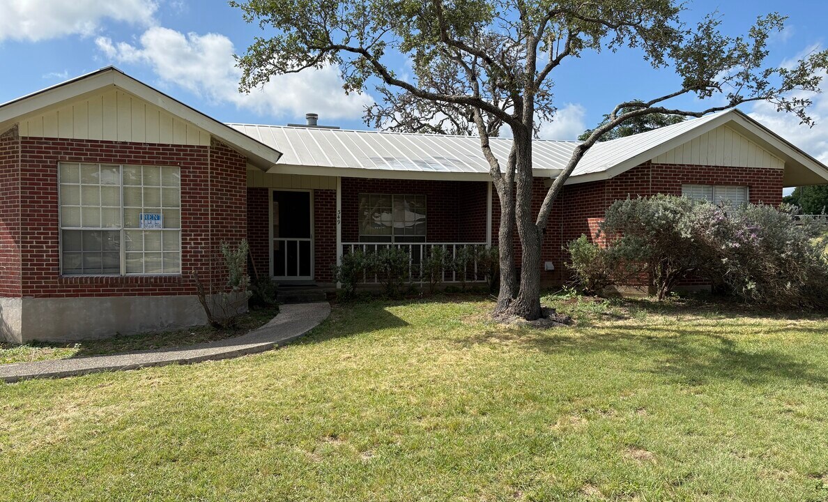 349 Glenvalley Cir in Bandera, TX - Building Photo