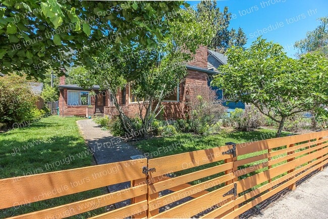 5905 NE 30th Ave in Portland, OR - Building Photo - Building Photo