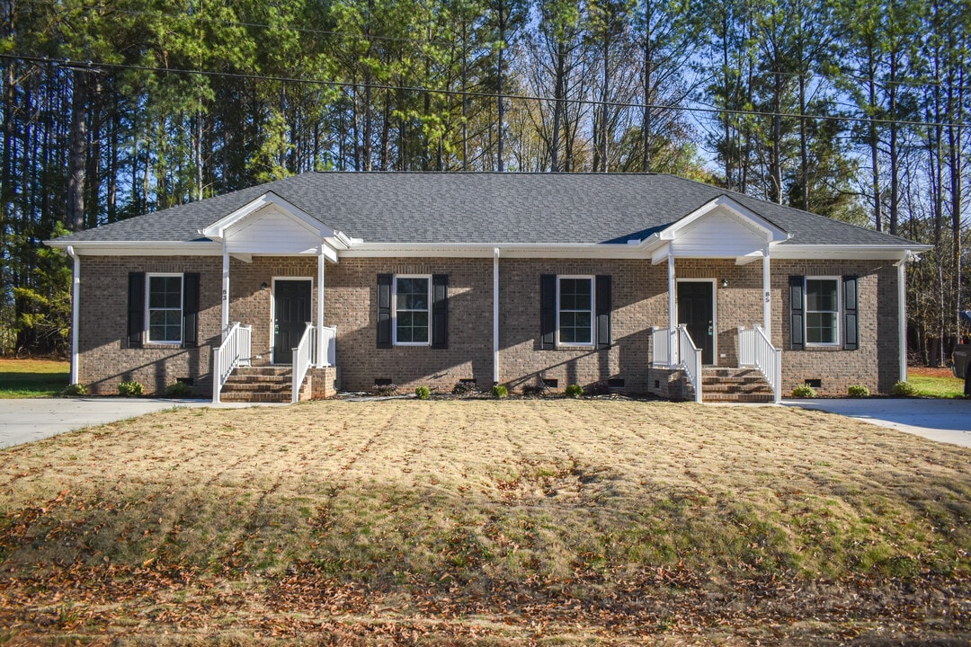 83 Cunningham Rd, Unit 97 in Woodruff, SC - Building Photo