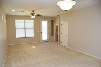 8231 W Sierra Cascade Ct in Las Vegas, NV - Building Photo - Building Photo