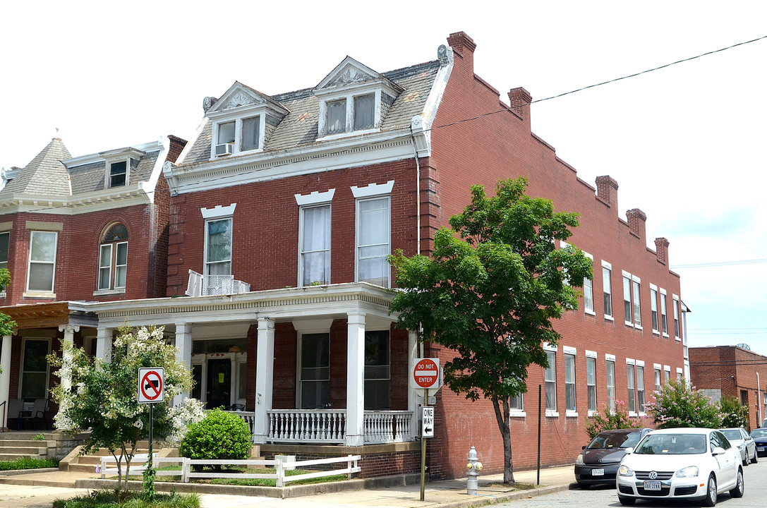 2700 W Grace St in Richmond, VA - Building Photo