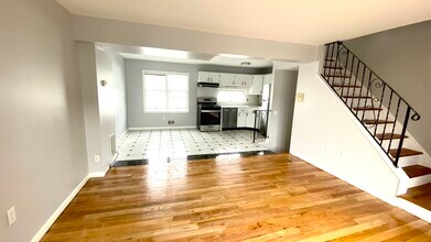 509 Central Ave, Unit Townhouse F in Westfield, NJ - Building Photo - Building Photo