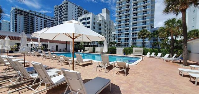 2457 Collins Ave, Unit 903 in Miami Beach, FL - Building Photo