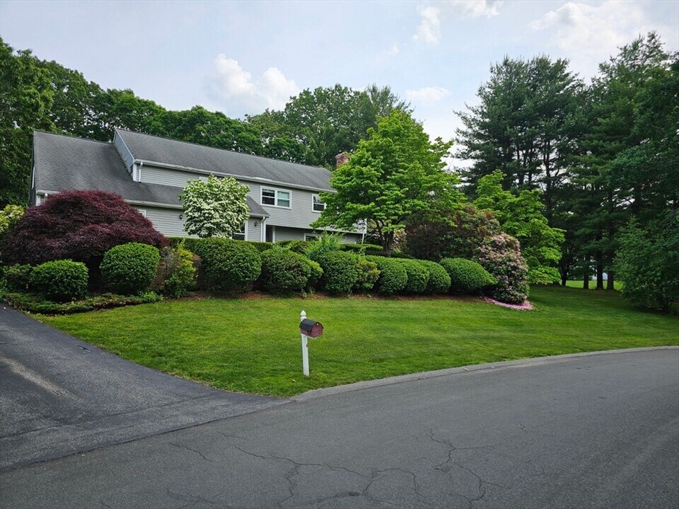 162 E Emerson Rd in Lexington, MA - Building Photo