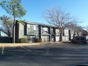 Hartford at 10th in Oklahoma City, OK - Building Photo - Building Photo