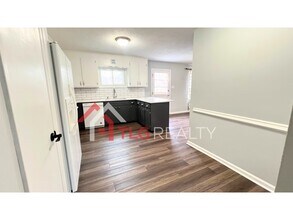 609 Catawba Cir N in Matthews, NC - Building Photo - Building Photo