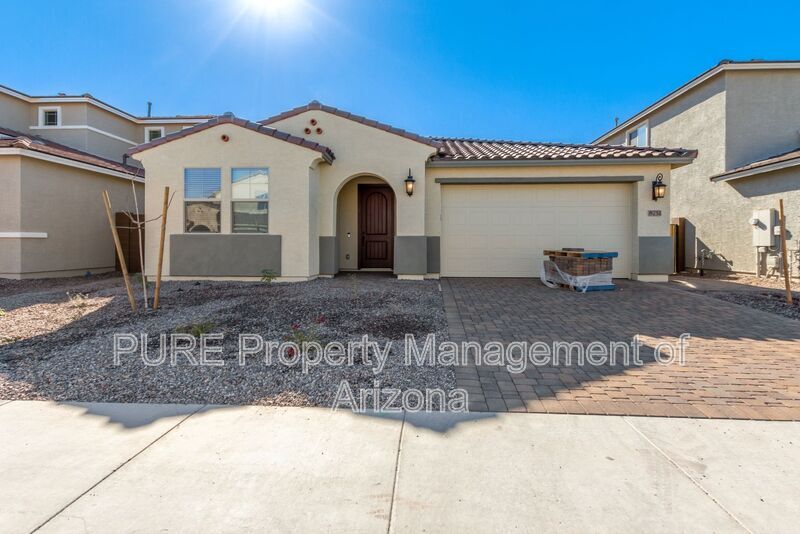 8751 W Orange Dr in Glendale, AZ - Building Photo