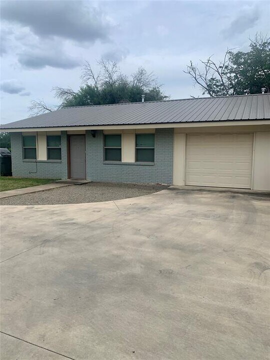 2302 Mesquite Ln in Georgetown, TX - Building Photo