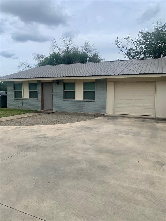 property at 2302 Mesquite Ln