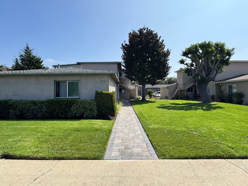 4208 Redondo Beach Blvd, Unit C in Torrance, CA - Building Photo