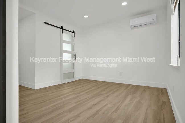 210 Beacom Blvd-Unit -210B in Miami, FL - Building Photo - Building Photo