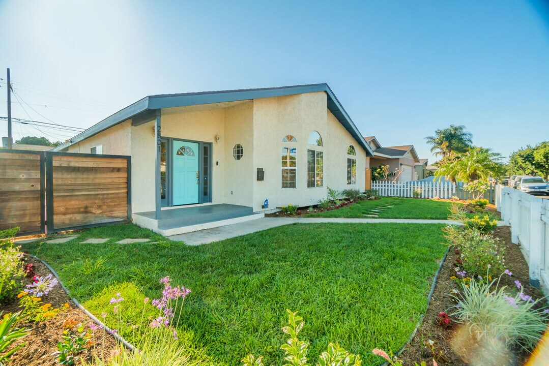2801 Daisy Ave in Long Beach, CA - Building Photo