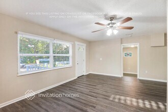 411 Seffner Valrico Rd in Valrico, FL - Foto de edificio - Building Photo