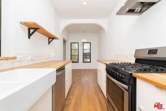 900 Orange Grv Ave in Los Angeles, CA - Building Photo - Building Photo