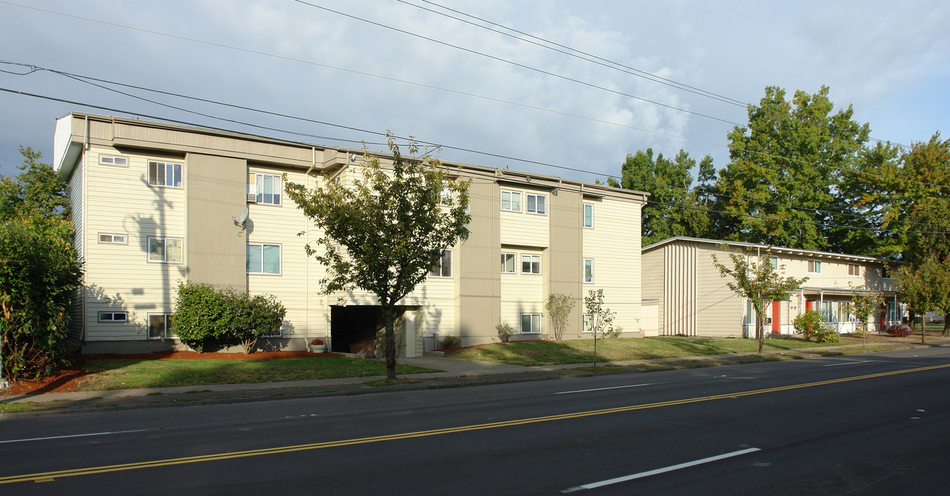 Somerset West Apartments in Salem, OR - Building Photo