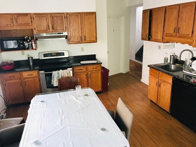 5 Lexington Ave, Unit 2
