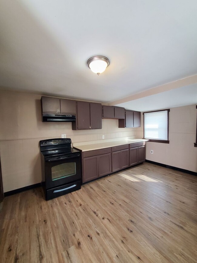 property at 2475 Parkwood Ave