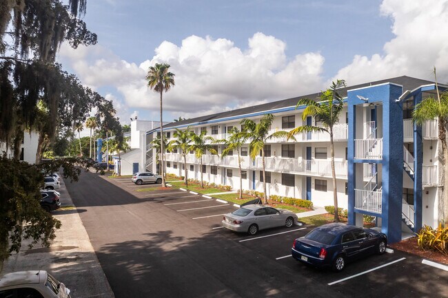 Westview Commons in Davie, FL - Foto de edificio - Building Photo