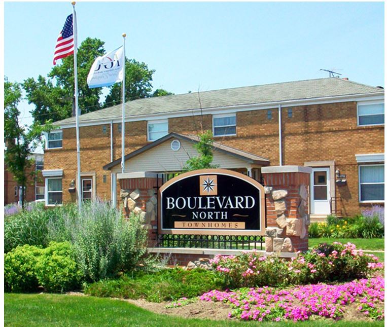 Boulevard North Townhomes in Hammond, IN - Building Photo