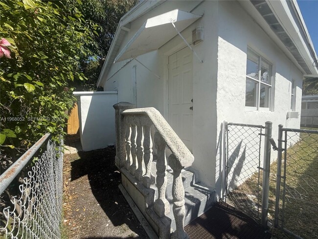 property at 2801 SW 26th St