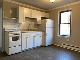 168 E King St, Unit 3R