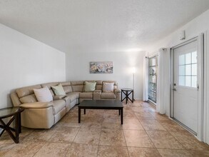 7400 College Pkwy in Ft. Myers, FL - Building Photo - Building Photo