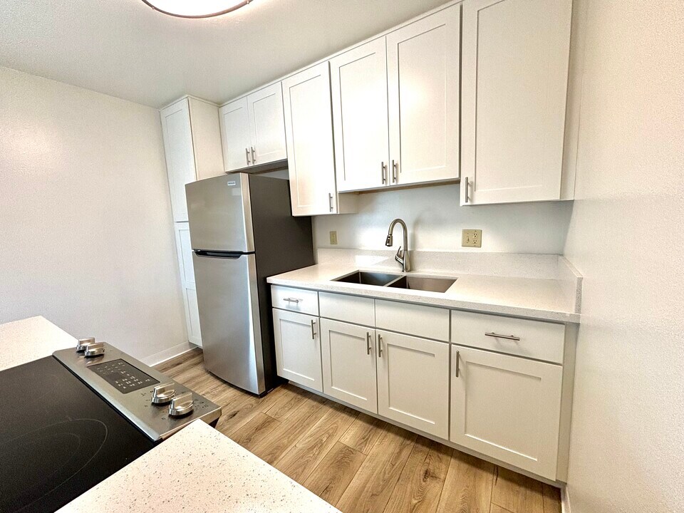 Anniversary Apartments in El Cajon, CA - Building Photo