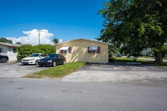 821 SW 7th Ave in Hallandale Beach, FL - Building Photo - Building Photo