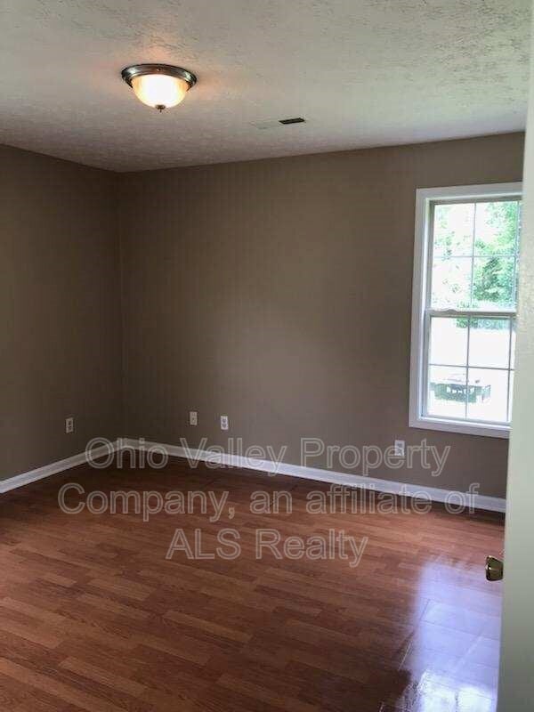 7099 Columbia Ave in Louisville, KY - Building Photo - Building Photo