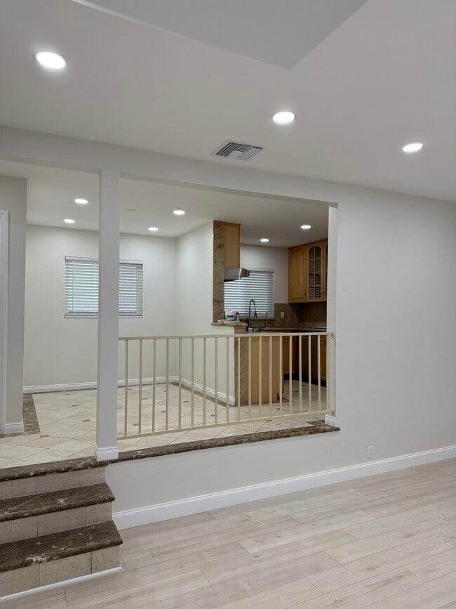 1158 Raymond Ave in Glendale, CA - Building Photo - Building Photo
