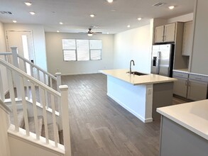 1423 Song Lark Ln in Las Vegas, NV - Building Photo - Building Photo