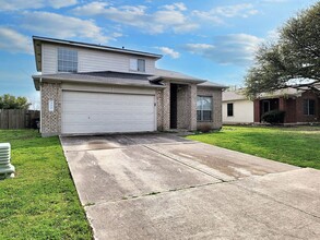 300 Janis Mae Dr in Hutto, TX - Building Photo - Building Photo