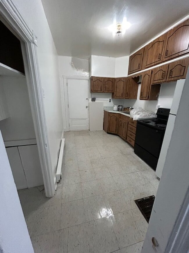 property at 2201 N 4th St