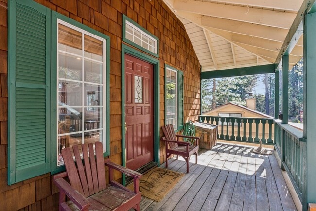 1219 Scenic Way in Lake Arrowhead, CA - Building Photo - Building Photo